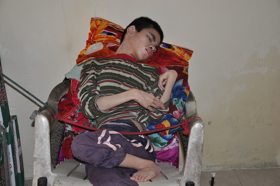 Hơn 70 triệu đồng đến với gia đình có 2 con bại não - 2