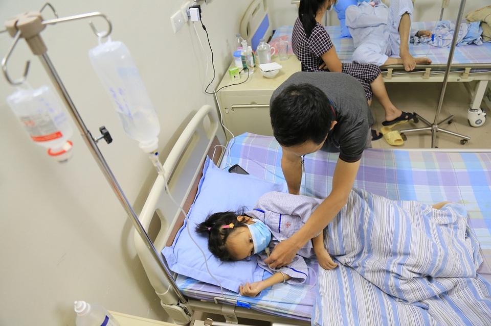 Thuận lợi của Hoàng Minh đó là tủy của em gái hoàn toàn trùng và có thể ghép được.