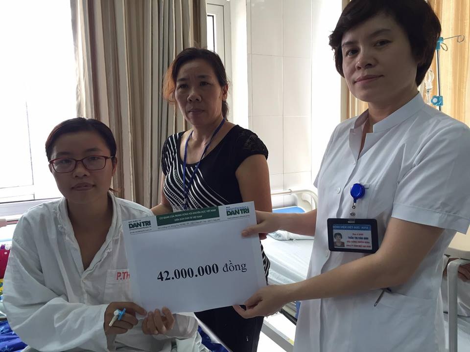 42 triệu đồng tiếp tục đến với em Ngọc bị ô tô nghiến qua người - 2 Lần thứ 2 nhận quà của bạn đọc Dân trí, gia đình em xúc động gửi lời cám ơn đến quý báo và những nhà hảo tâm.