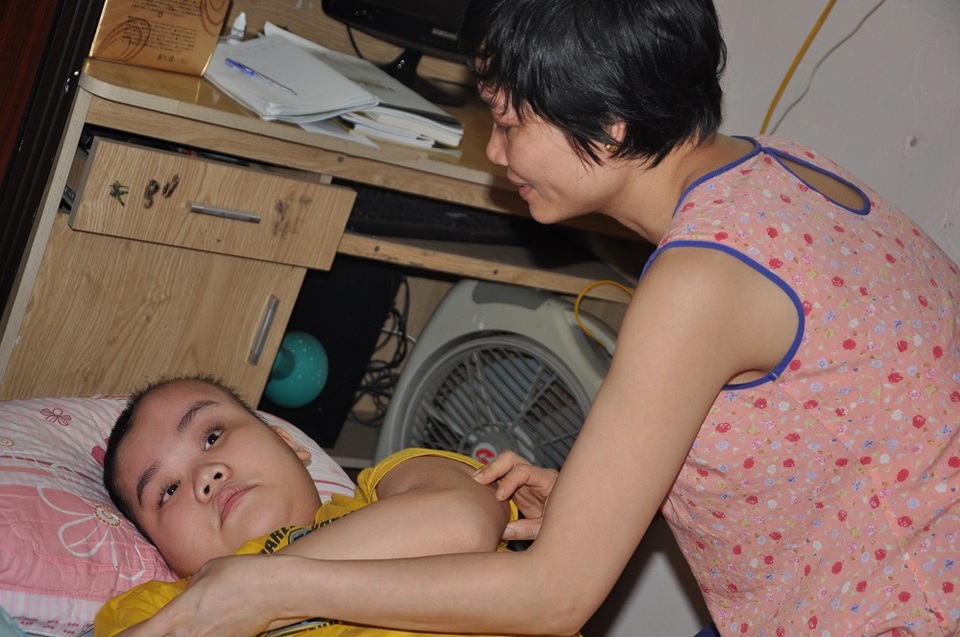 Lo lắng cho con, chị sợ một ngày không xa con sẽ bỏ mình mà đi mất.