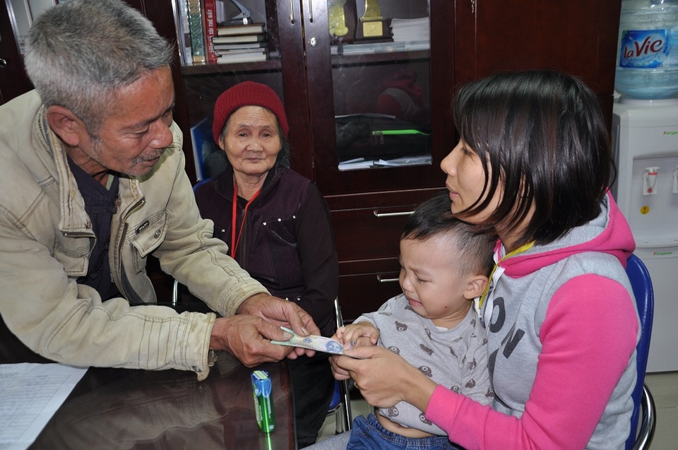 Gần 70 triệu đồng đến với người bố mất 3 con - 4