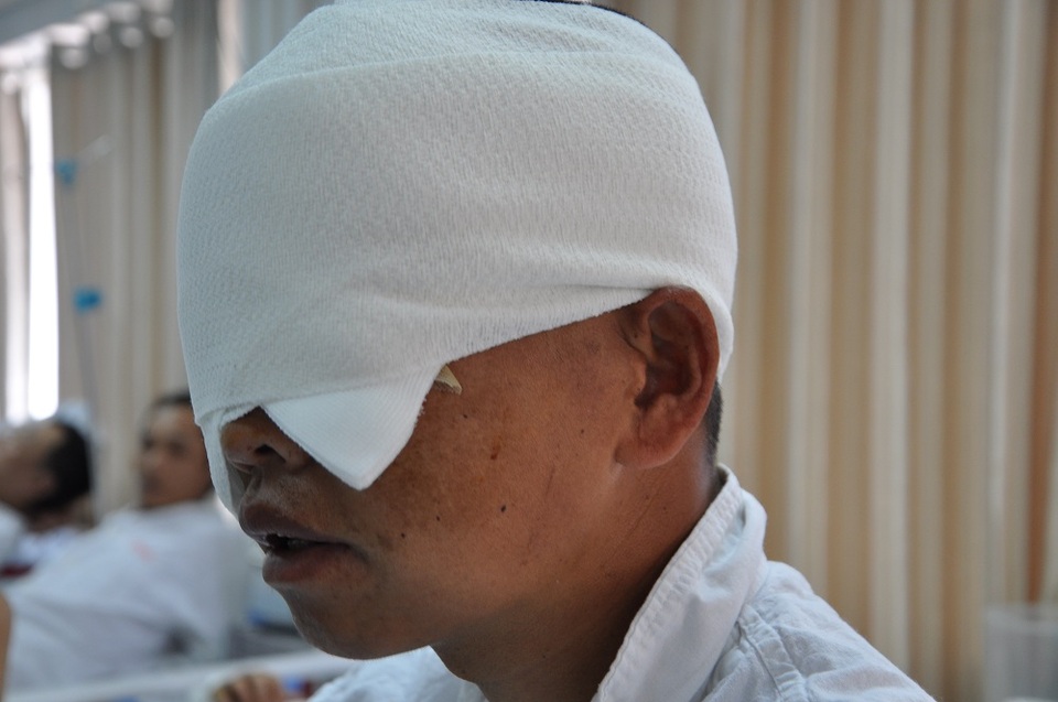 Bị gấu tấn công khi lên rừng hái măng, anh Ký phải nhập viện trong tình trạng khẩn cấp.