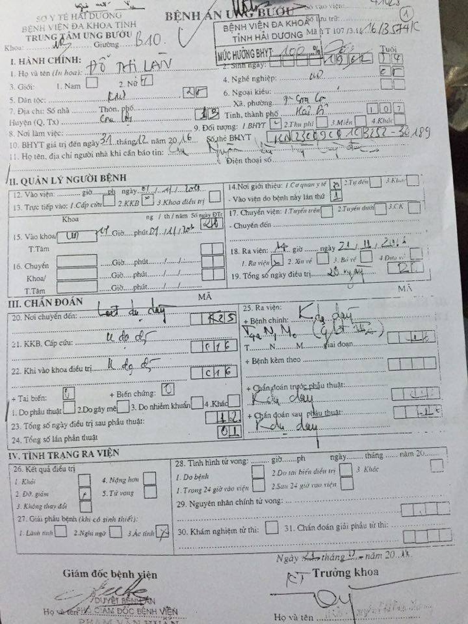 Đau đớn cảnh con trai bị ung thư trung thất chăm mẹ bị ung thư dạ dày di căn - 8 Giấy tờ bệnh án chị Làn bị ung thư dạ dày.
