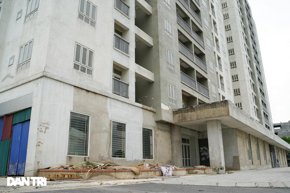 Xót xa hàng loạt khu chung cư cao tầng ở Hà Nội bị bỏ hoang nhiều năm - 7