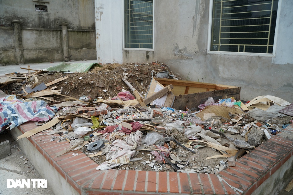 Xót xa hàng loạt khu chung cư cao tầng ở Hà Nội bị bỏ hoang nhiều năm - 9