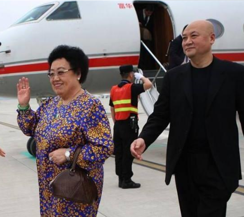 Lần hiếm hoi Đường Tăng Trì Trọng Thụy xuất hiện bên vợ tỷ phú 80 tuổi - 9 Lần hiếm hoi Đường Tăng Trì Trọng Thụy xuất hiện bên vợ tỷ phú 80 tuổi - 9