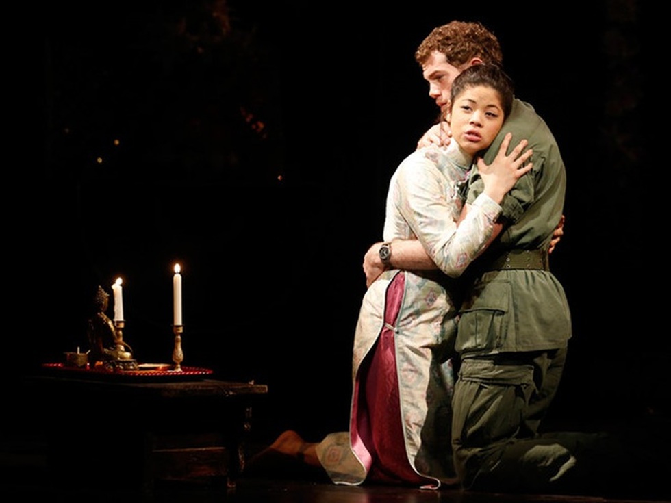 Miss Saigon: Vở kịch về tình yêu, tình mẫu tử gây thổn thức suốt 30 năm - 7 Miss Saigon: Vở kịch về tình yêu, tình mẫu tử gây thổn thức suốt 30 năm - 7