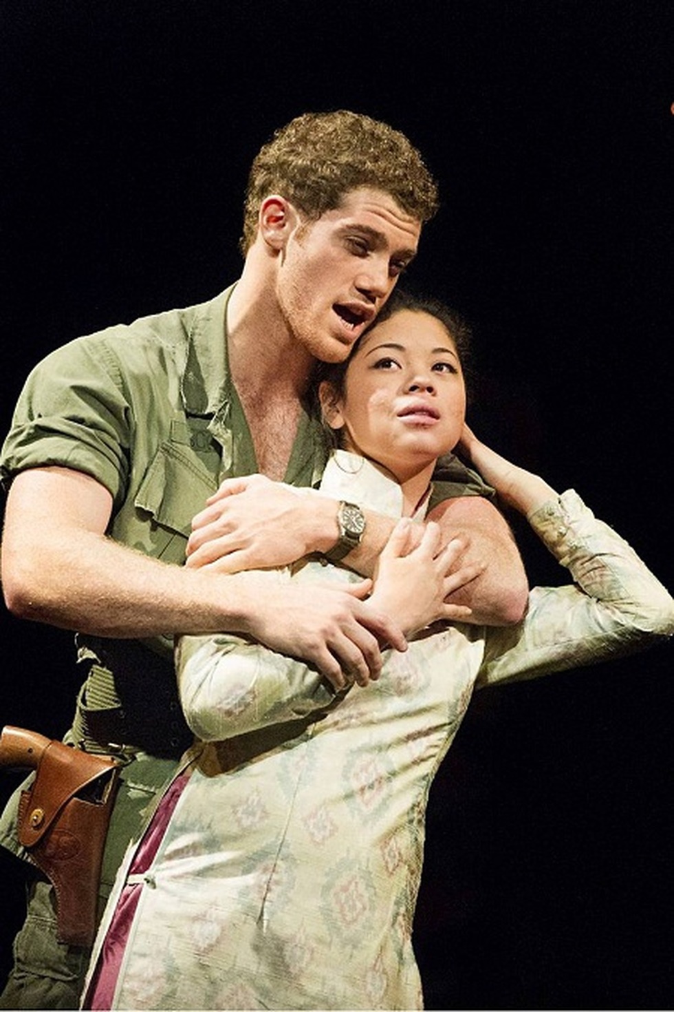 Miss Saigon: Vở kịch về tình yêu, tình mẫu tử gây thổn thức suốt 30 năm - 3 Miss Saigon: Vở kịch về tình yêu, tình mẫu tử gây thổn thức suốt 30 năm - 3