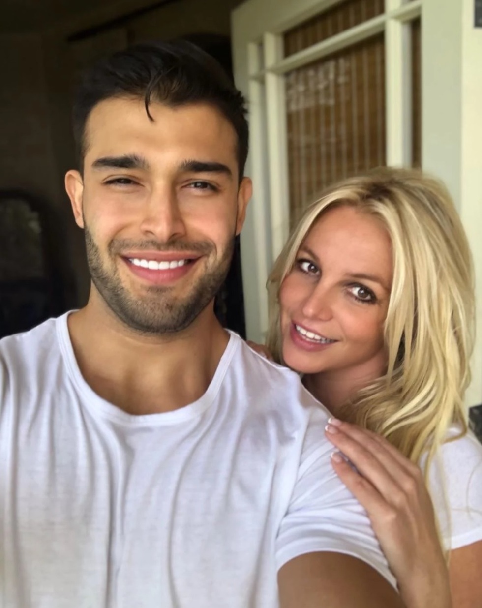Britney Spears đính hôn với bạn trai kém 12 tuổi - 8 Britney Spears đính hôn với bạn trai kém 12 tuổi - 8