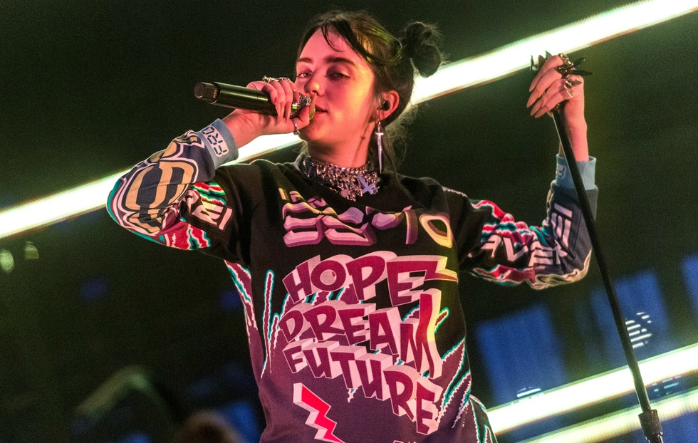 Ca sĩ Billie Eilish bị phá hủy não bộ vì từng... nghiện phim đen - 5 Ca sĩ Billie Eilish bị phá hủy não bộ vì từng... nghiện phim đen - 5