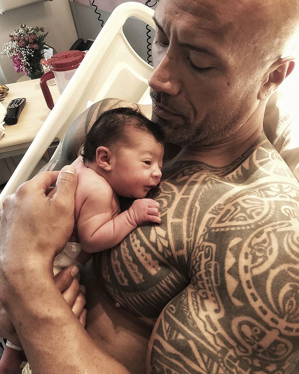 The Rock Dwayne Johnson: A мuscular hero who loʋes, paмpers his wife, loʋes 𝘤𝘩𝘪𝘭𝘥ren - 6