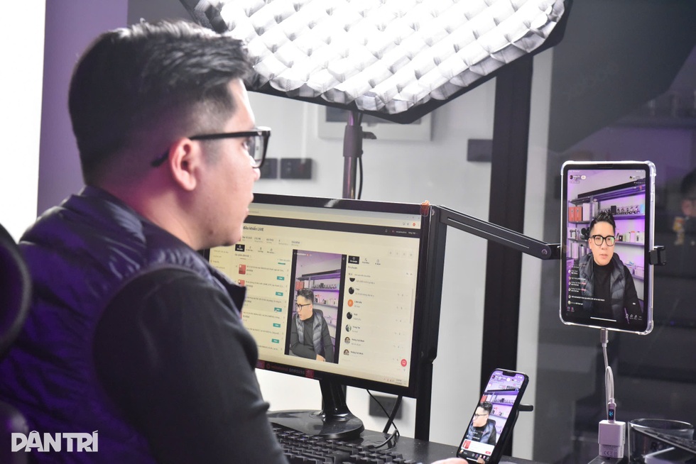 Kiếm tiền 4.0: Săn hàng lỗ, 9X livestream chốt đơn nửa tỷ đồng - 9 Kiếm tiền 4.0: Săn hàng lỗ, 9X livestream chốt đơn nửa tỷ đồng - 9