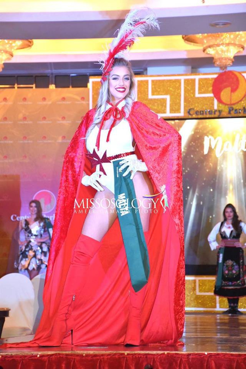 Mãn nhãn với phần trình diễn áo tắm của mỹ nhân Hoa hậu Trái đất 2018 - 50