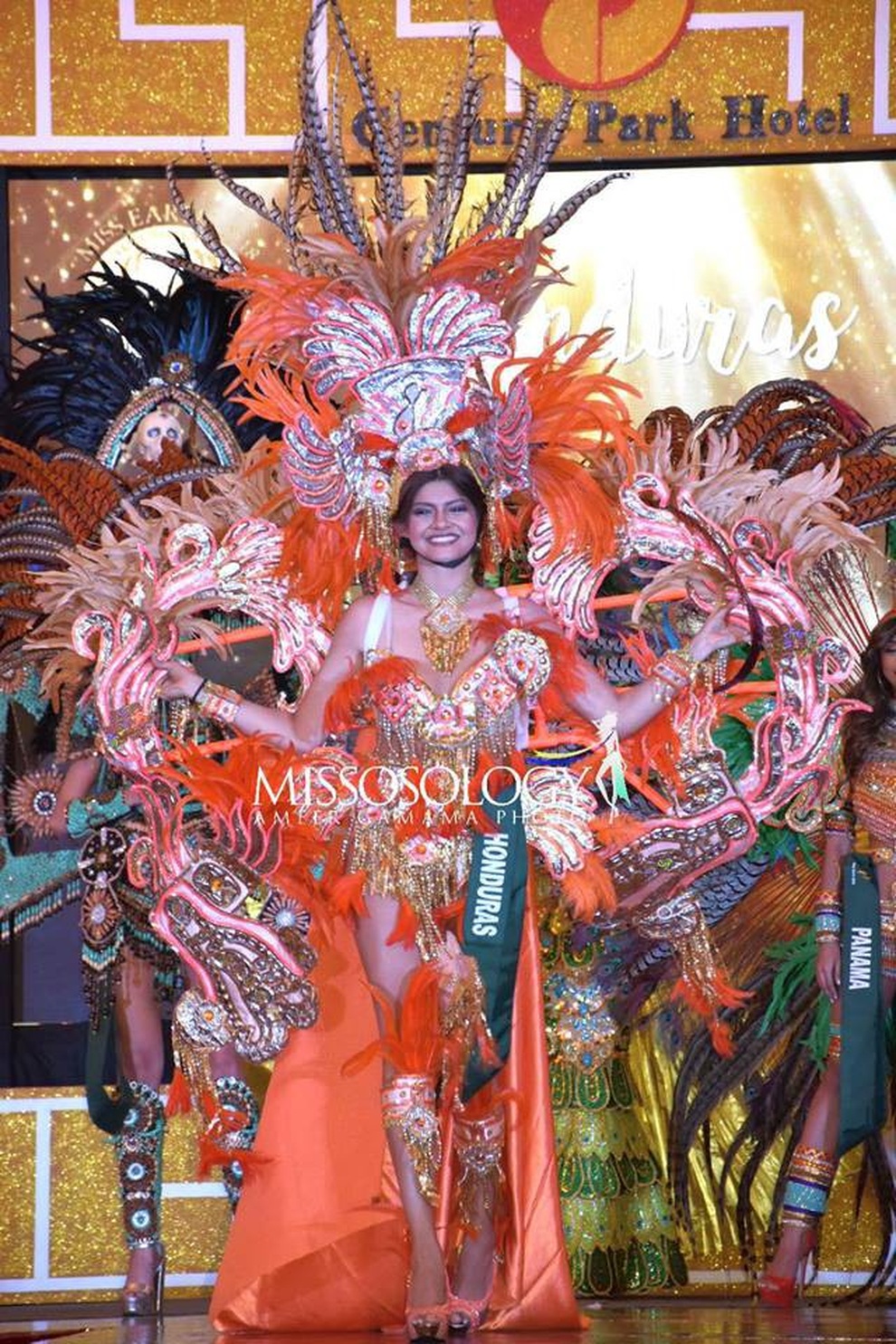 Mãn nhãn với phần trình diễn áo tắm của mỹ nhân Hoa hậu Trái đất 2018 - 49