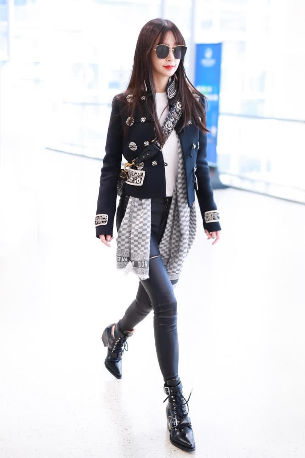 Gu thời trang sân bay cực “chất” của Angelababy - 6