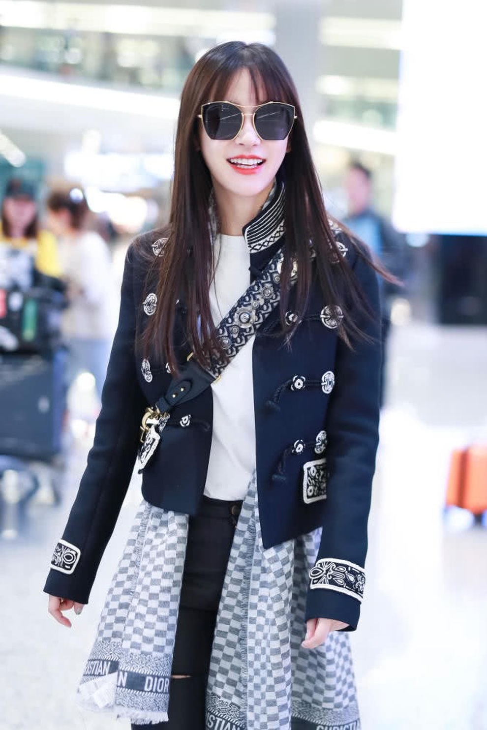 Gu thời trang sân bay cực “chất” của Angelababy - 5