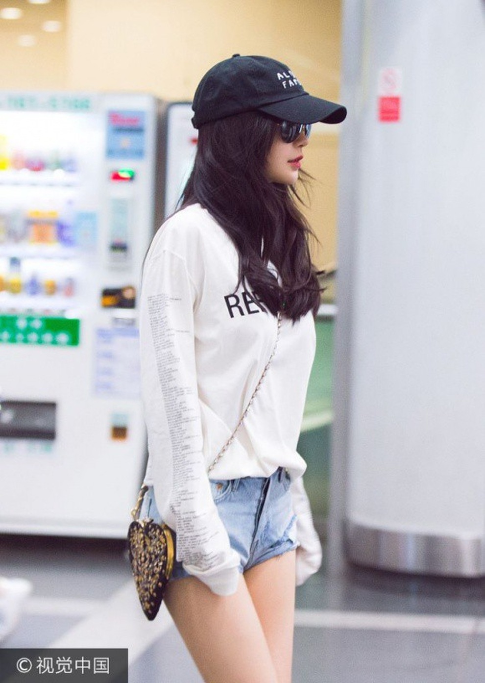 Gu thời trang sân bay cực “chất” của Angelababy - 27