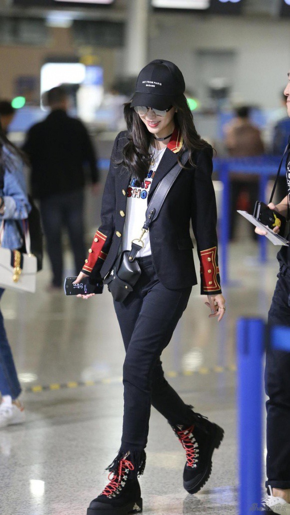 Gu thời trang sân bay cực “chất” của Angelababy - 15