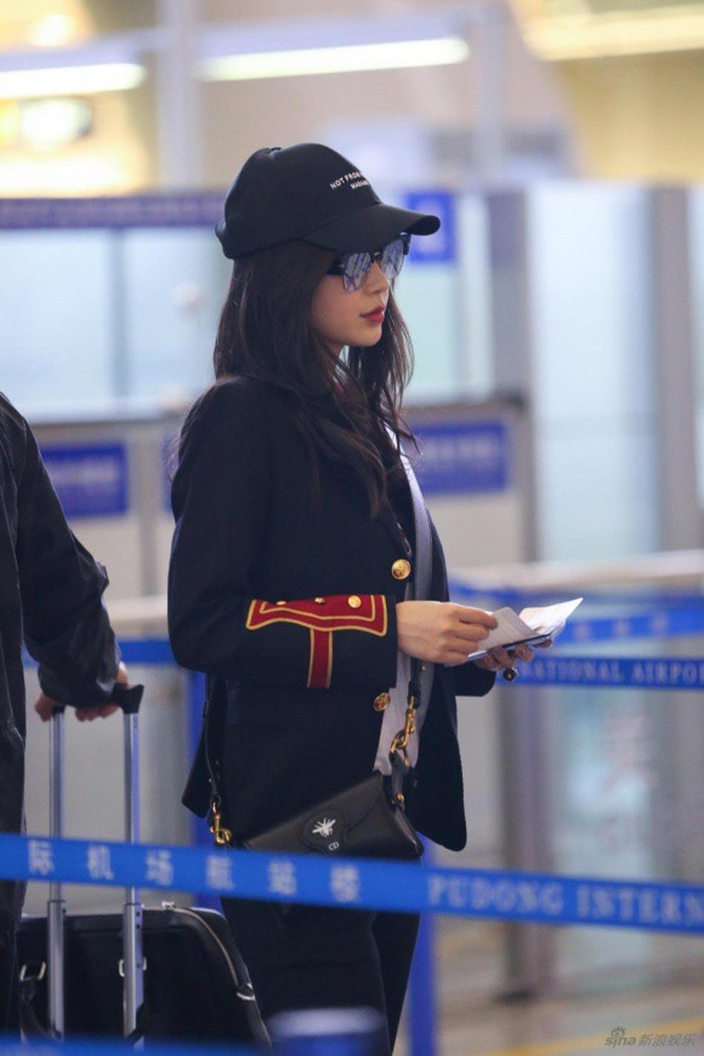 Gu thời trang sân bay cực “chất” của Angelababy - 14