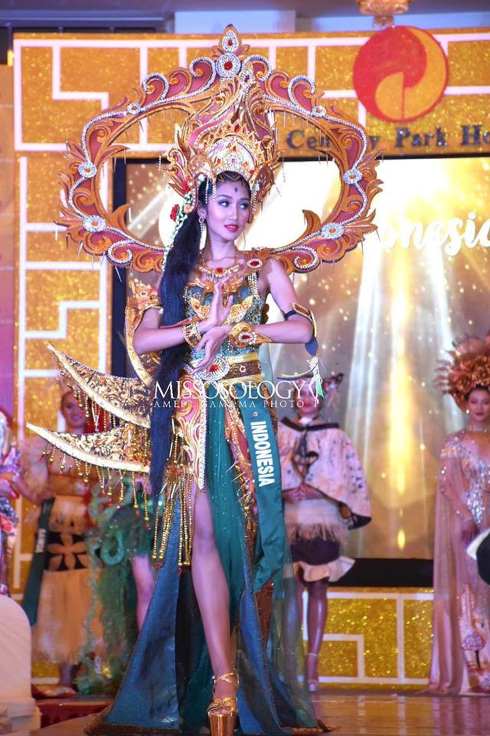 Mãn nhãn với phần trình diễn áo tắm của mỹ nhân Hoa hậu Trái đất 2018 - 39