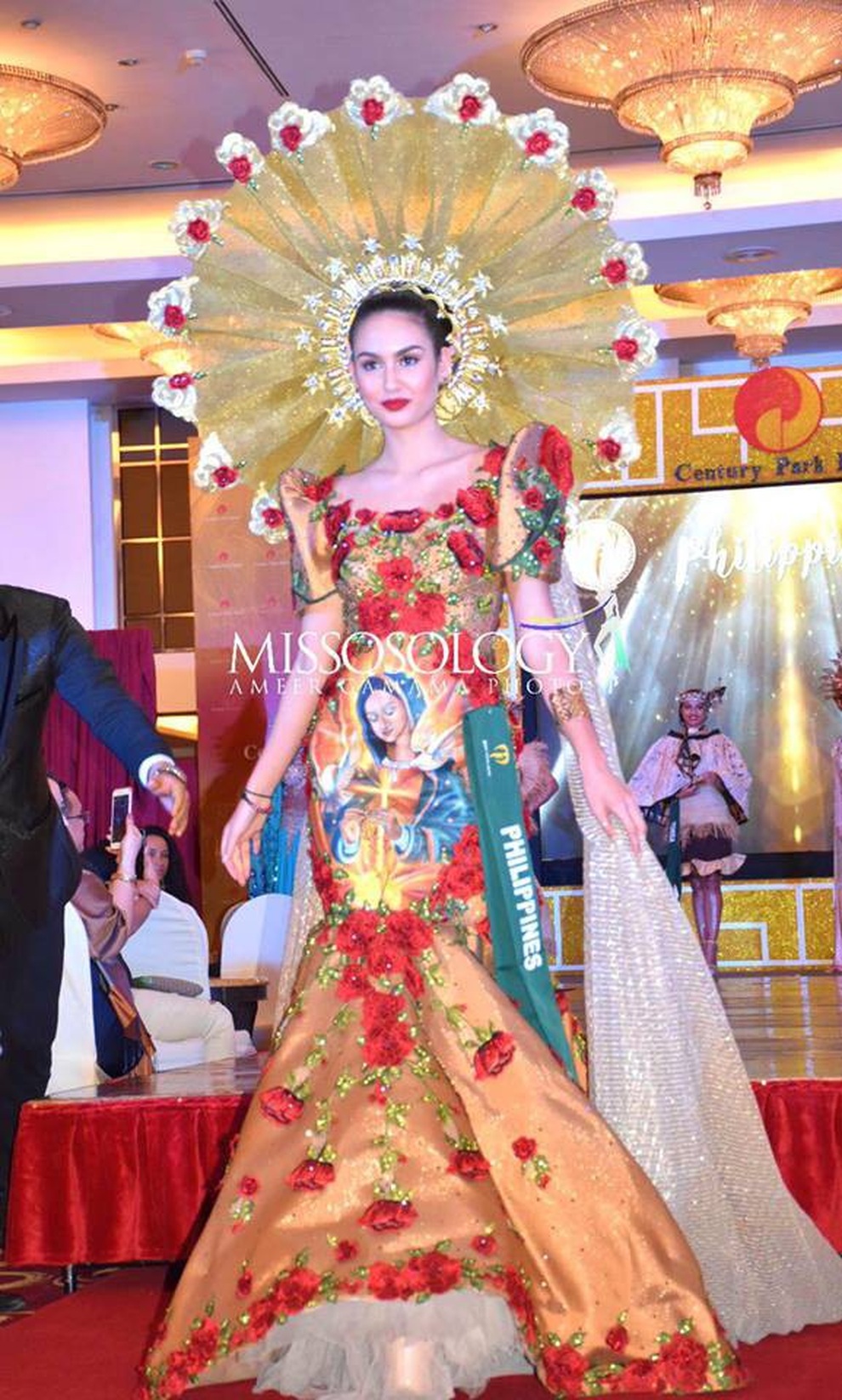 Mãn nhãn với phần trình diễn áo tắm của mỹ nhân Hoa hậu Trái đất 2018 - 43