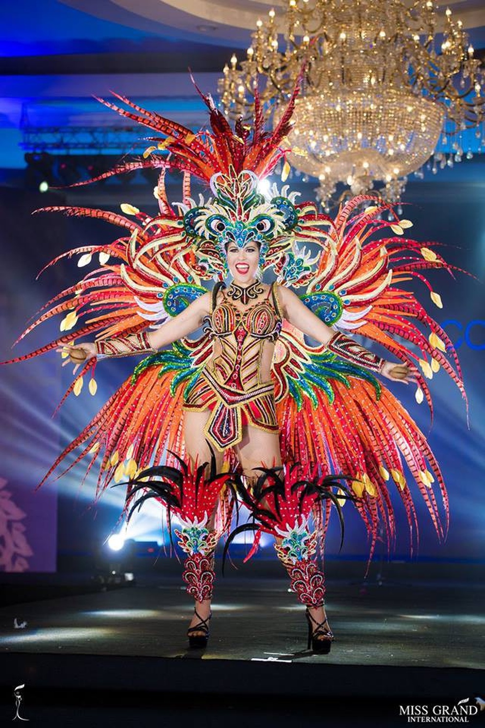 Bùi Phương Nga và mỹ nhân Hoa hậu Hòa bình thế giới 2018 lộng lẫy với trang phục dân tộc - 23