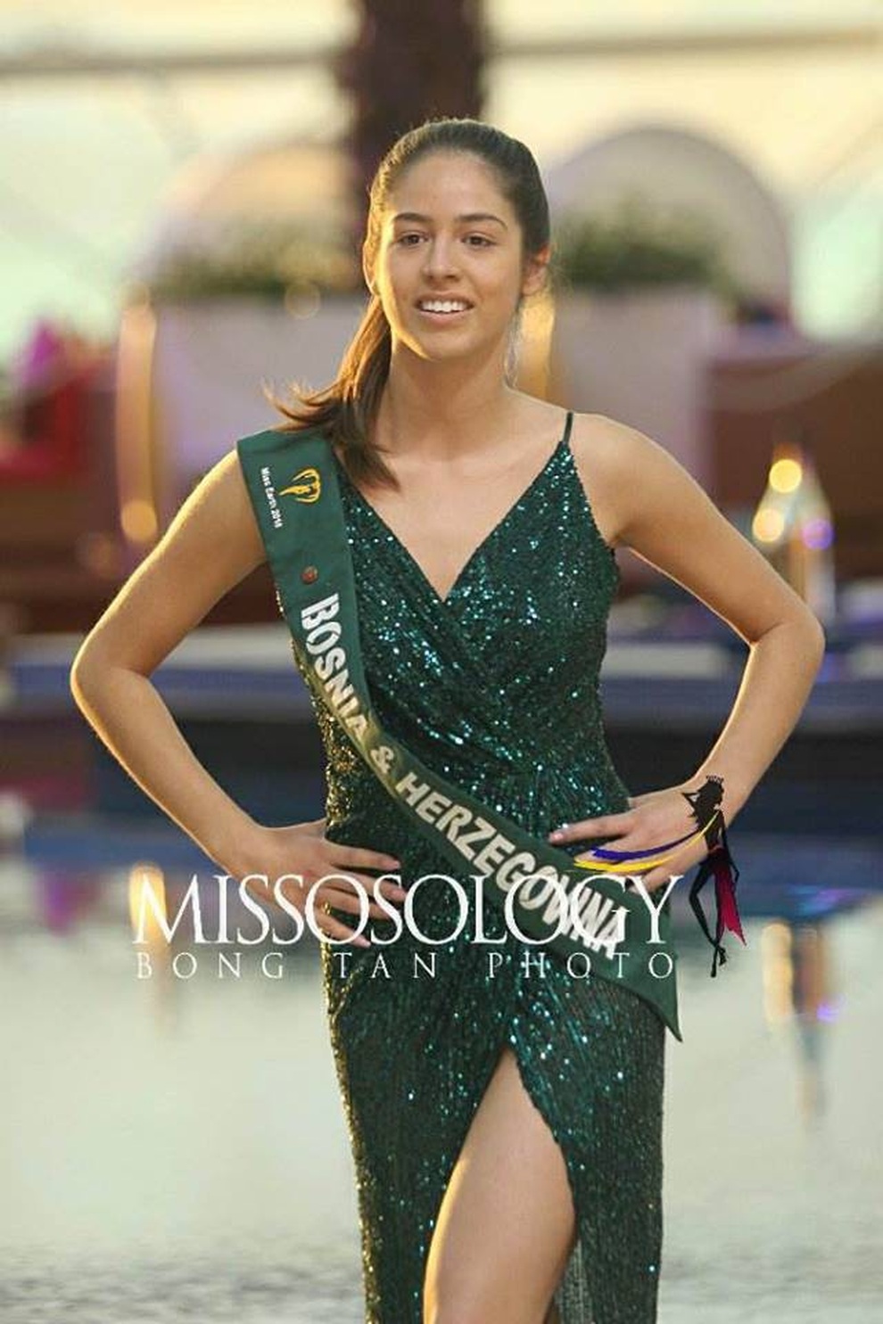 Soi mặt "mộc" của các mỹ nhân Hoa hậu Trái đất 2018 - 30