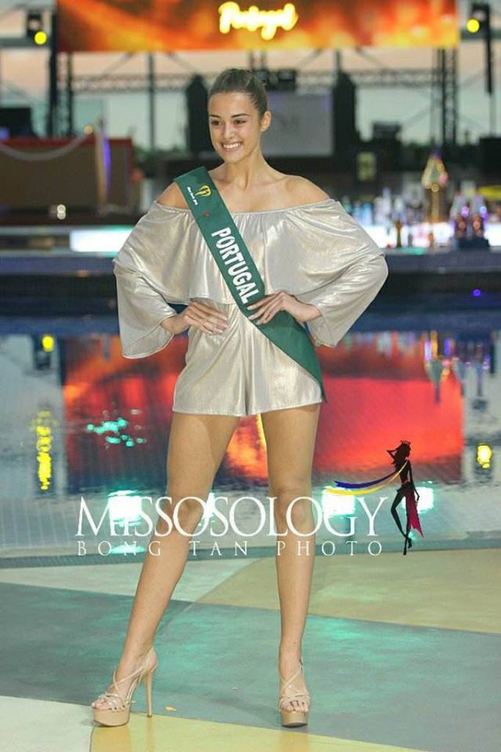 Soi mặt "mộc" của các mỹ nhân Hoa hậu Trái đất 2018 - 34