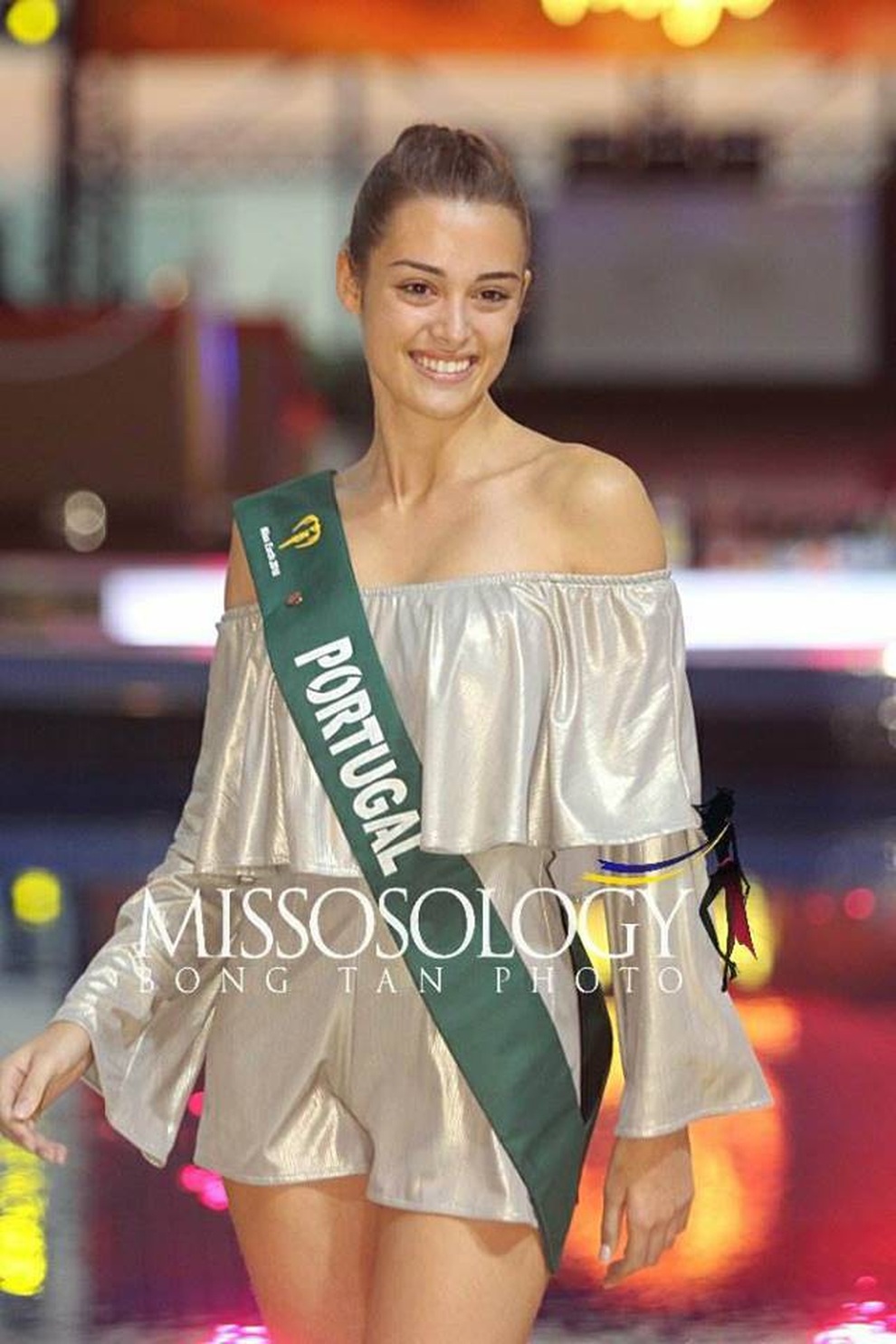 Soi mặt "mộc" của các mỹ nhân Hoa hậu Trái đất 2018 - 33