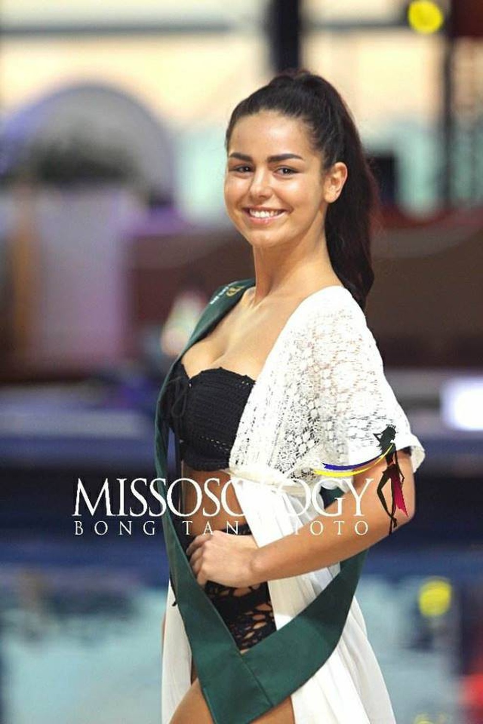 Soi mặt "mộc" của các mỹ nhân Hoa hậu Trái đất 2018 - 13