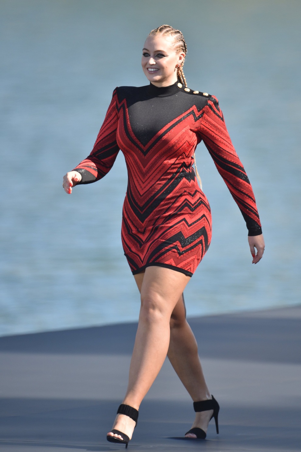 Thời điểm ai cũng có thể làm người mẫu thời trang đang… đến gần - 16 Thời điểm ai cũng có thể làm người mẫu thời trang đang… đến gần - 16