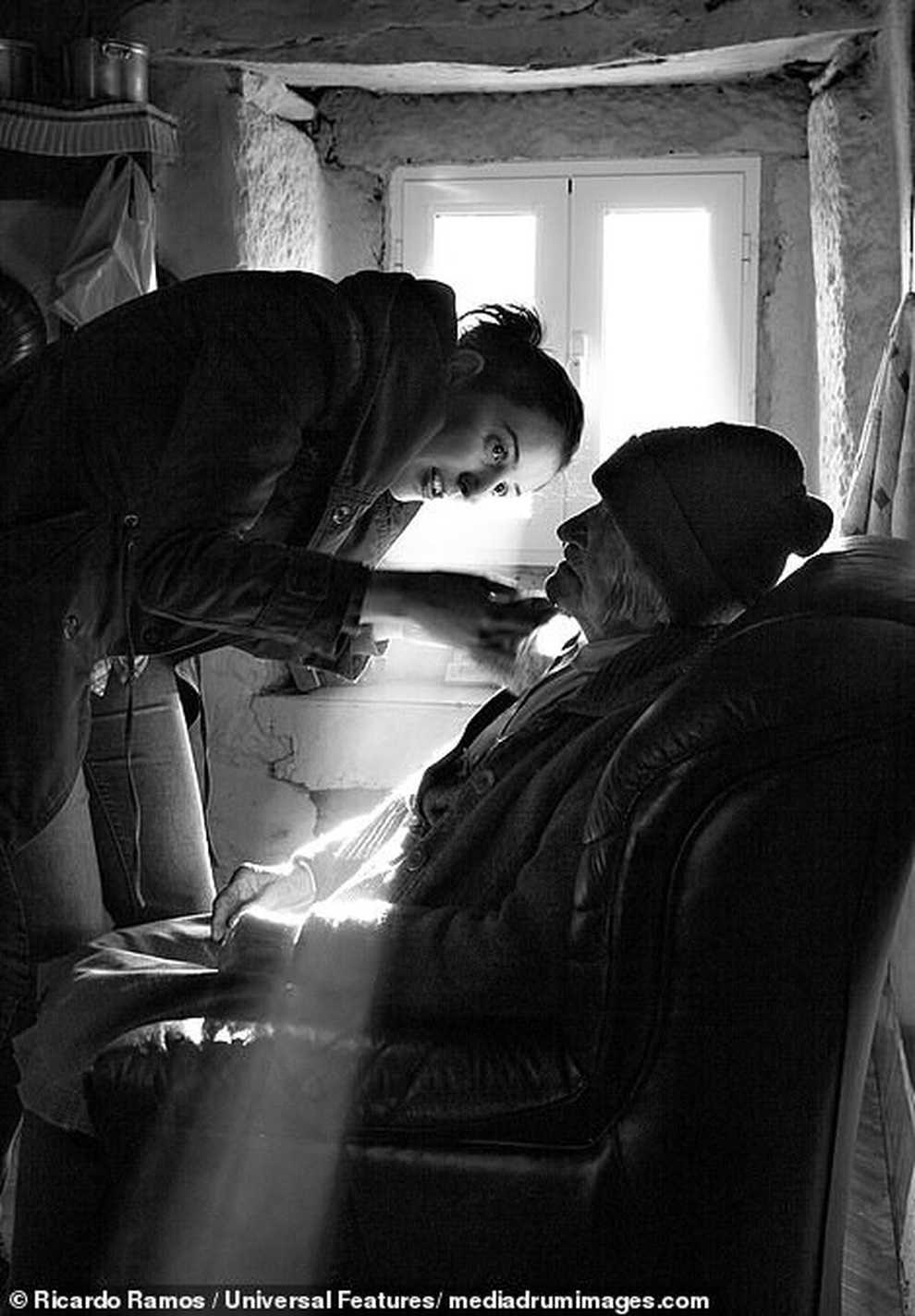 Sự cô đơn tỏa ra từ những bức ảnh ám màu thời gian - 7