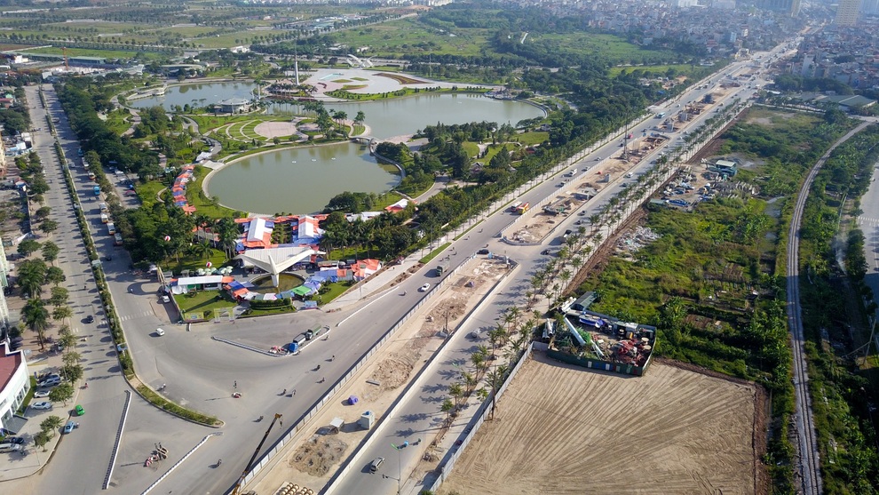 Diện mạo đường Phạm Văn Đồng sau khi chặt hạ hàng cây cổ thụ - 5 Diện mạo đường Phạm Văn Đồng sau khi chặt hạ hàng cây cổ thụ - 5