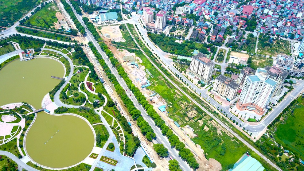 Diện mạo đường Phạm Văn Đồng sau khi chặt hạ hàng cây cổ thụ - 6 Diện mạo đường Phạm Văn Đồng sau khi chặt hạ hàng cây cổ thụ - 6