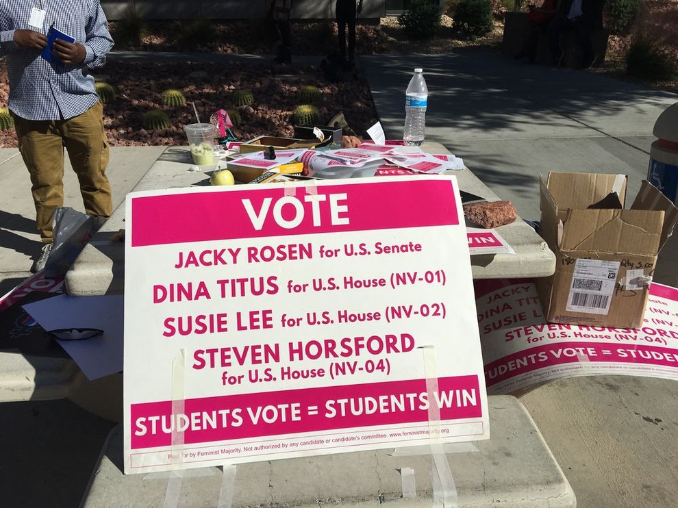 Bầu cử giữa kỳ: Cử tri Mỹ xếp hàng dài bỏ phiếu vào giờ chót - 21