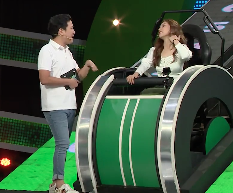 Trường Giang, bạn gái Quang Hải bị ném đá thậm tệ sau gameshow - 1 Trường Giang, bạn gái Quang Hải bị ném đá thậm tệ sau gameshow - 1