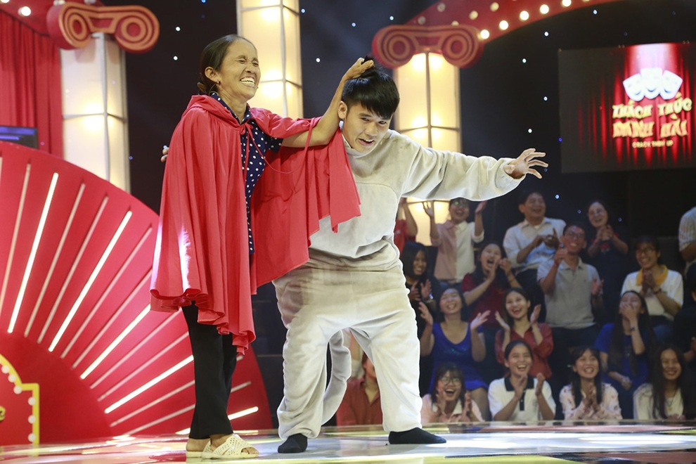 Bà Tân Vlog gây bất ngờ khi tham gia gameshow truyền hình - 2 Bà Tân Vlog gây bất ngờ khi tham gia gameshow truyền hình - 2