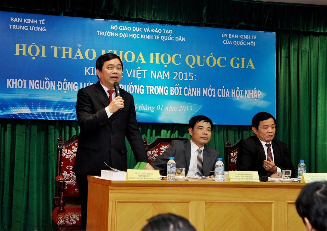 GS.TS Trần Thọ Đạt, Hiệu trưởng trường ĐH Kinh tế quốc dân phát biểu tại hội thảo