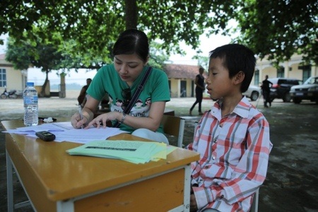 42% trẻ em cho rằng “được học hành là một quyền của trẻ em” - 2 42% học sinh Việt Nam có xu hướng nhận định việc được học hành là một quyền của trẻ em