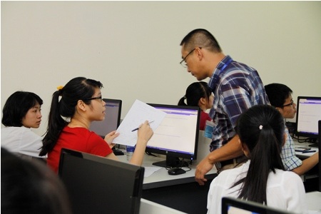 ĐH QGHN ban hành quy định tuyển thẳng vào ĐH đối với học sinh THPT chuyên - 1 Một giờ kiểm tra của sinh viên ĐH Quốc gia Hà Nội. (Ảnh: Bùi Tuấn)