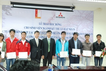 Sinh viên Bách khoa được đào tạo về kỹ thuật nhà máy điện hạt nhân - 1 Sinh viên xuất sắc của trường ĐH Bách khoa Hà Nội nhận học bổng của chương trình