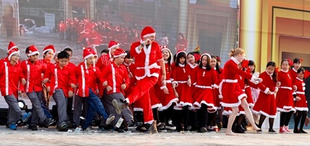 Không khí giáng sinh tràn ngập lễ hội