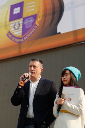 Thầy Christopher Mc Donald - Tổng hiệu trưởng The Olympia Schools phát biểu trong chương trình