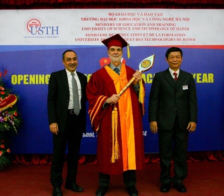 Lời hứa của tân Hiệu trưởng Trường ĐH Việt - Pháp - 1 Nguyên hiệu trưởng