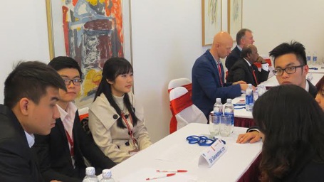 Sinh viên tham dự Hội chợ việc làm tại nhà Đại sứ Đan Mạch năm 2014