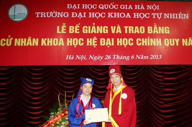Ngưỡng mộ 2 sinh viên tốt nghiệp xuất sắc, thủ khoa bằng “kép” - 3 Từ Bích Ngọc vinh dự nhận bằng khen của Ủy ban Nhân dân TP Hà Nội