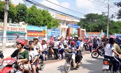 Vụ cô giáo tự tử: Điều chuyển cả hiệu trưởng lẫn giáo viên - 1 Vụ cô giáo tự tử: Điều chuyển cả hiệu trưởng lẫn giáo viên