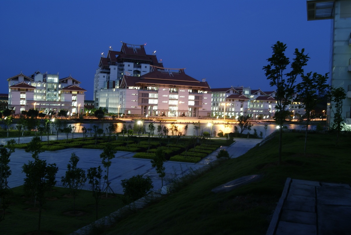 Khám phá 15 trường đại học đẹp nhất thế giới - 10 Khám phá 15 trường đại học đẹp nhất thế giới