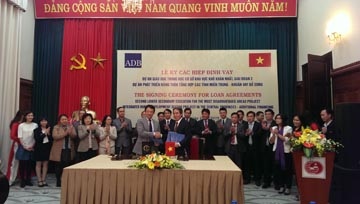 165 triệu USD cải thiện giáo dục và cơ sở hạ tầng vùng nông thôn - 1 Thống
  đốc Ngân hàng Nhà nước Nguyễn Văn Bình và