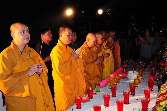 Tây Thiên lung linh đêm hội Hoa đăng - 5 Hồng Hạnh